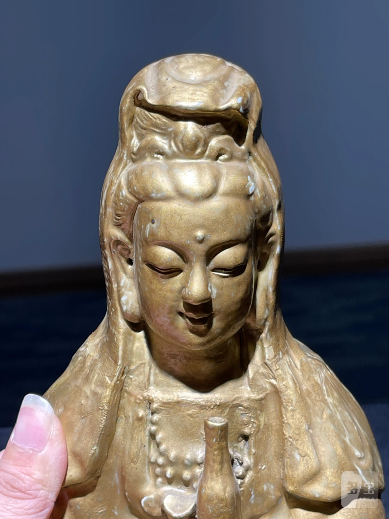 清乾隆 金彩观音瓷塑 - 图4